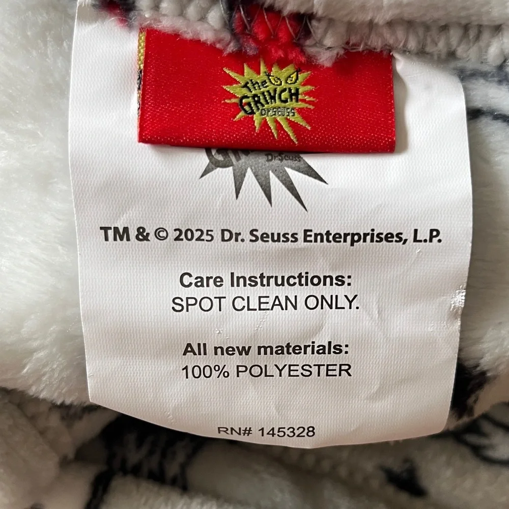 Deshedding gloves + Grinch Blanket and Plush Toy Set